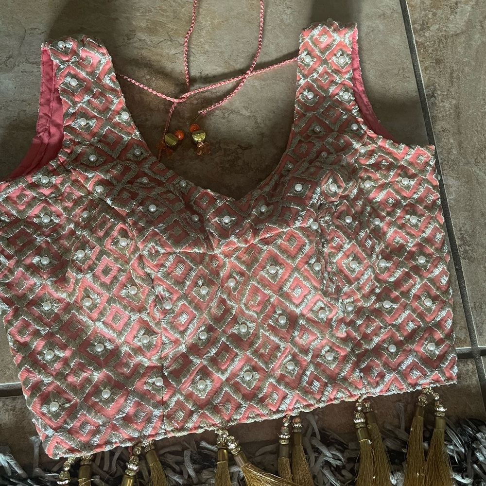 Two pieces - Picture 4 of 4